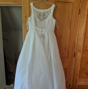 Never worn wedding dress from David's bridal.